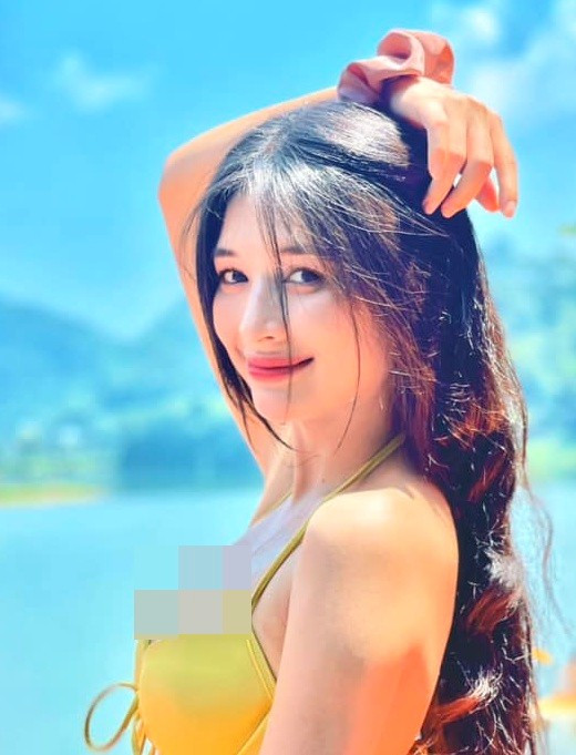 Ngoài đời, phong cách trang điểm nhẹ nhàng cùng gu thời trang tinh tế giúp Yến My tôn lên vẻ đẹp hiện đại, trẻ trung, tạo thiện cảm với khán giả. Ảnh: FB Yến My.