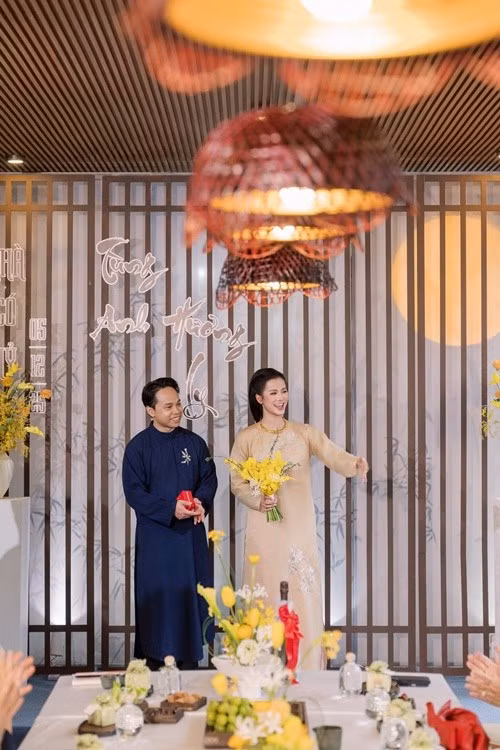 Trước đám cưới, vợ chồng Hương Ly yêu xa, giữ kín chuyện tình cảm. Ảnh: FB Hương Ly.