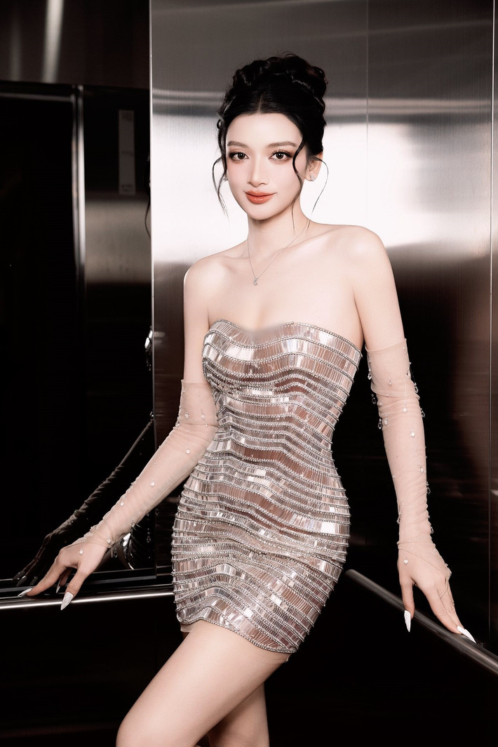 Y Quyên cao 1m72, có số đo ba vòng gợi cảm 85-60-92 cm. Ảnh: FB Đinh Y Quyên.