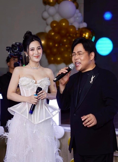 “Lúc sang Mỹ, Tố My hát độc quyền cho một công ty khác. Công ty tôi đang làm lại không hợp tác với công ty của Tố My nên chưa từng hát chung”, Quang Lê cho biết. Ảnh: FB Tố My.