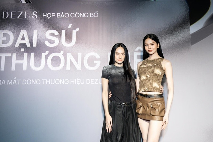 Hà Tâm Như sang Thái Lan trực tiếp cổ vũ Hương Giang thi Miss Universe 2025. Trước chung kết, Tâm Như viết tâm thư gửi đàn chị. Ảnh: FB Hà Tâm Như.