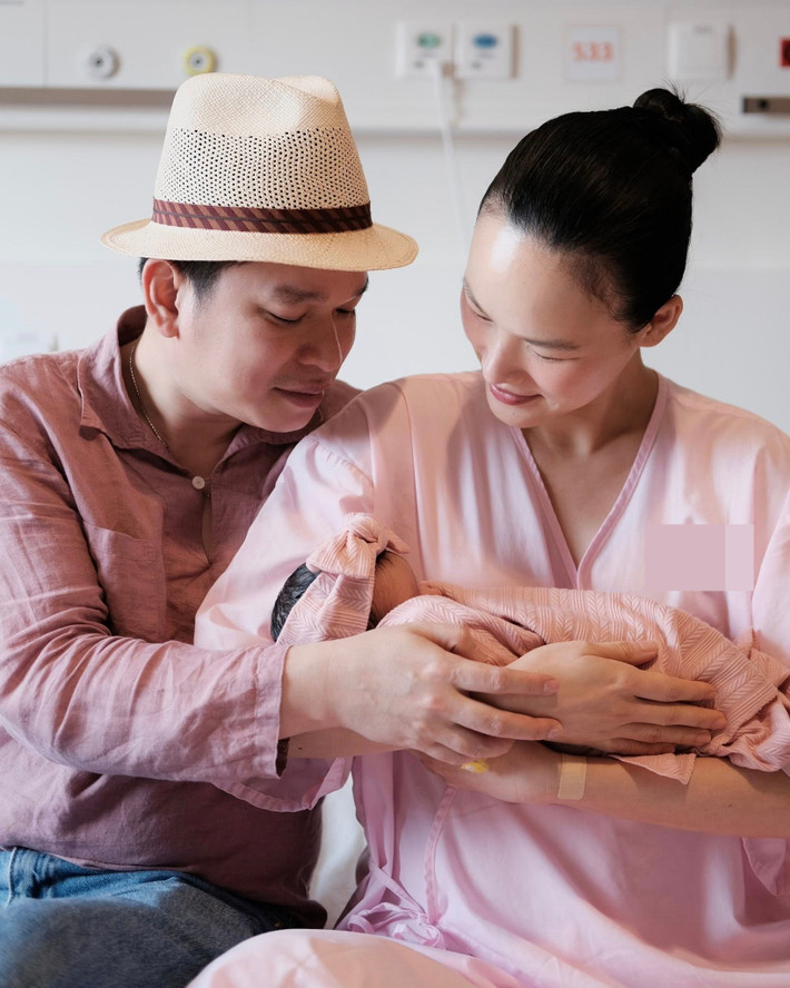 Tuyết Lan nhắn nhủ chồng - bác sĩ Nguyễn Thiện Khanh: "Cảm ơn bố - người đã tiếp thêm sức mạnh cho mẹ con em từng giây từng phút. Từ nay, thế giới của bố mẹ có thêm mặt trời nhỏ xinh rồi nhé!". Ảnh: FB Tuyết Lan.