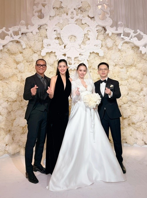 Khánh Vân sánh đôi cùng chồng khi đến dự đám cưới Tâm Như. Ảnh: FB Khánh Vân.