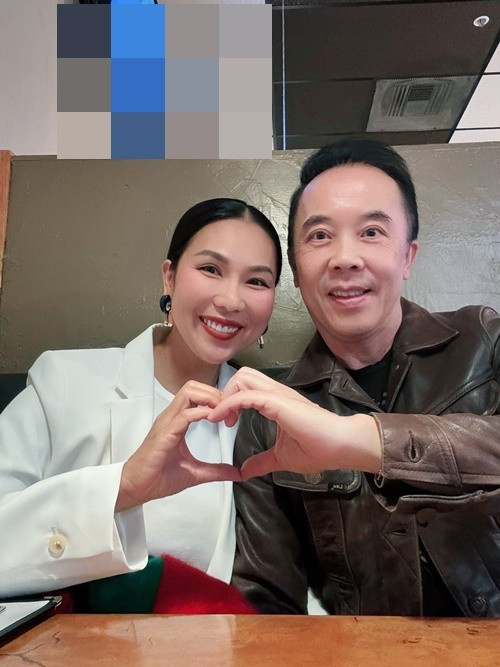 Nữ ca sĩ thường xuyên dành lời có cánh cho bạn đời. Dịp sinh nhật chồng, Khánh Ngọc nhắn nhủ nửa kia: "Chúc mừng sinh nhật chồng yêu của em. Luôn nhiều sức khoẻ và tràn đầy năng lượng hạnh phúc nha chồng".