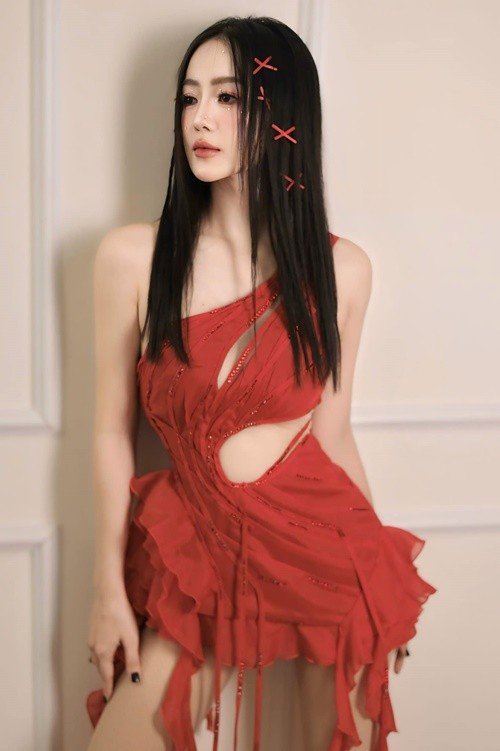 Nhiều người nhận xét, Ngọc Kayla có gương mặt hao hao giống nữ ca sĩ kiêm diễn viên Hàn Quốc Jang Nara và diễn viên Hoa ngữ Triệu Lệ Dĩnh. Ảnh: FB Ngọc Kayla. Ảnh: FB Ngọc Kayla.