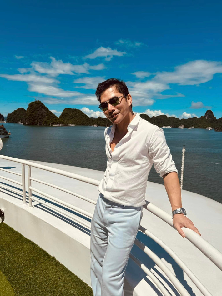 Năm 2020, nam diễn viên có con gái thứ hai Bảo Khanh. Trần Bảo Sơn không tiết lộ danh tính lẫn hình ảnh mẹ của bé Bảo Khanh. Năm 2023, Trần Bảo Sơn xác nhận chuyện chia tay mẹ của Bảo Khanh diễn ra từ năm 2021. Ảnh: FB Trần Bảo Sơn.