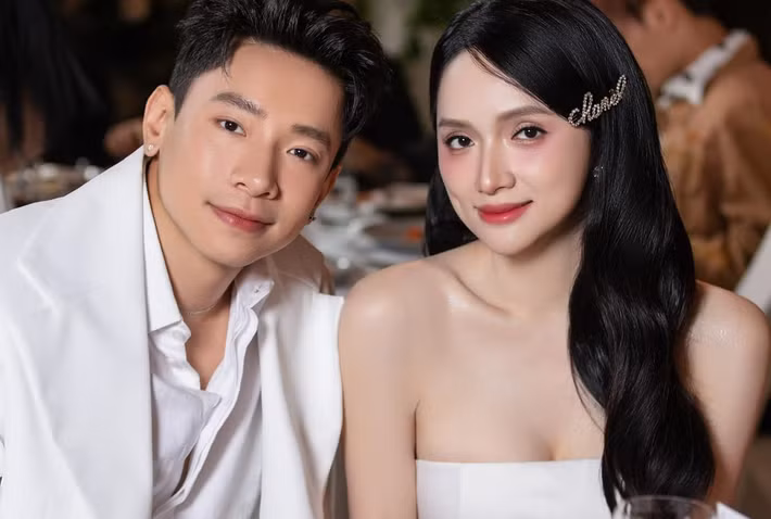 Phú Cường là người mẫu, huấn luyện viên thể hình, được chú ý sau khi gắn bó với Hương Giang.