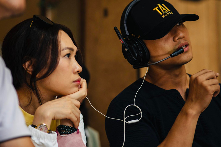 “Cách giải quyết duy nhất là tự ngồi suy nghĩ và lấy biểu quyết số đông của ê-kíp. Đó chỉ là trong công việc thôi, chứ sau đó vẫn có thể đi ăn uống bình thường với nhau”, Mỹ Tâm nói thêm. Ảnh: FB Mai Tài Phến.