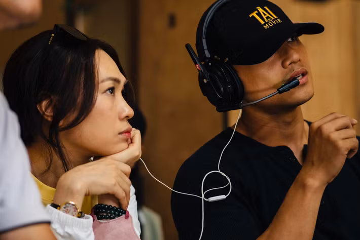 “Cách giải quyết duy nhất là tự ngồi suy nghĩ và lấy biểu quyết số đông của ê-kíp. Đó chỉ là trong công việc thôi, chứ sau đó vẫn có thể đi ăn uống bình thường với nhau”, Mỹ Tâm nói thêm. Ảnh: FB Mai Tài Phến.