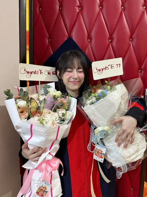 Nữ ca sĩ giành danh hiệu học viên giỏi của khóa 16.