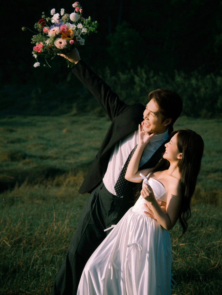 Trong mắt Đình Tú, Ngọc Huyền xinh như thiên thần. Ảnh: FB Ngọc Huyền.