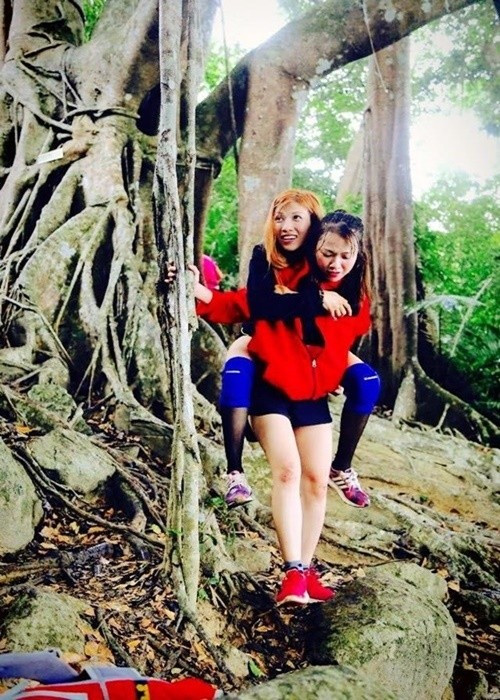 Có thời điểm Trang Pháp không ổn tinh thần, suốt một tháng trời, sáng nào thức dậy cô cũng gọi cho Băng Di để giãi bày. Dù bận rộn, Băng Di vẫn kiên nhẫn nghe máy mỗi ngày. Ảnh: Tiền Phong.