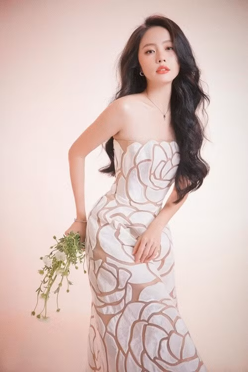 Nữ diễn viên sinh năm 1995 không ngại ăn mặc táo bạo để khoe triệt để hình thể. Ảnh: FB Rima Thanh Vy.