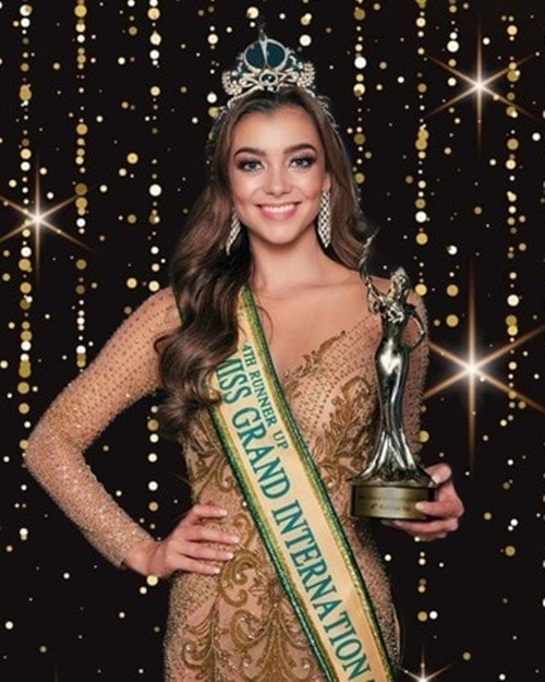 Jeane Van Dam đoạt Á hậu 4 Hoa hậu Hòa bình Quốc tế 2021. Mỹ nhân Nam Phi không thể đồng hành cùng Thùy Tiên và 4 á hậu ngay sau đêm chung kết vì lý do cá nhân. Ảnh: Công Luận.