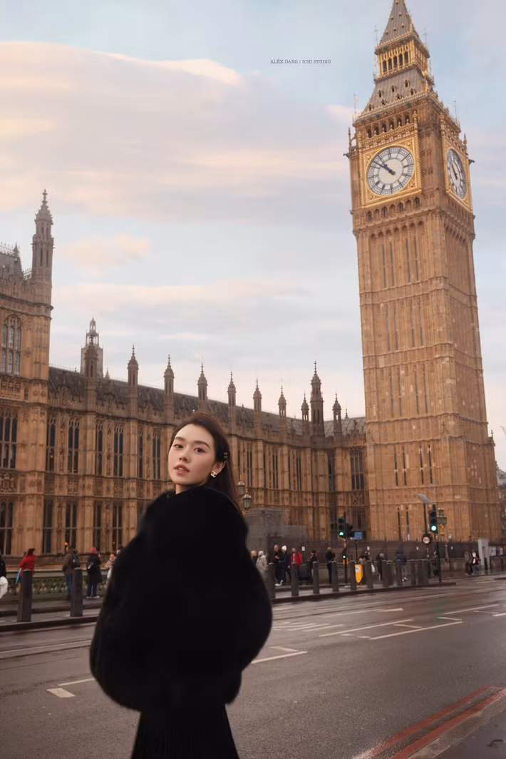 Á hậu 2 Miss World Vietnam 2019 khoe du lịch Anh vào tháng 1/2025. Ảnh: FB Tường San.