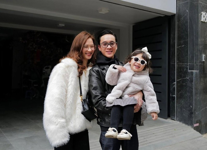 Trong một cuộc phỏng vấn với Znews, JustaTee cho biết anh đã nghĩ đến trách nhiệm chăm sóc vợ và nuôi dạy con cái ngay từ khi bắt đầu yêu Trâm Anh. Ảnh: Instagram JustaTee.