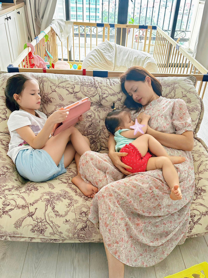 Lan Phương còn bày tỏ, tiếng cười của Lina, tiếng nói ê a của Mia trở thành những âm thanh đẹp nhất của cuộc sống. Ảnh: FB Lan Phương.