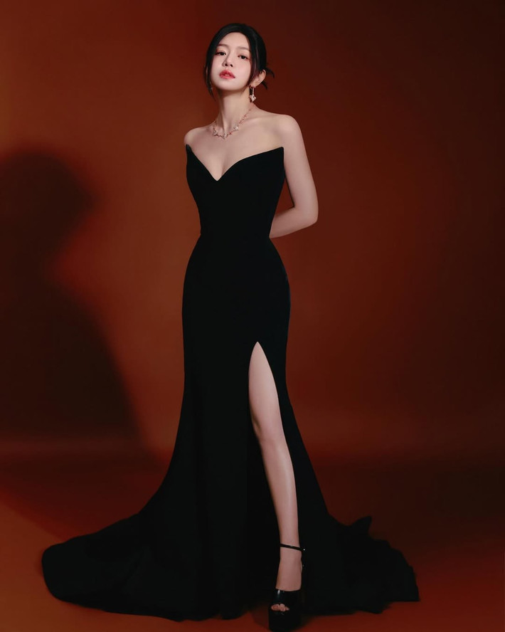 Sau thông báo ly hôn, Trần Nghiên Hy xuất hiện thường xuyên hơn trước công chúng với hình ảnh rạng rỡ, tinh thần tích cực và nụ cười tươi tắn. Ảnh: Instagram Trần Nghiên Hy