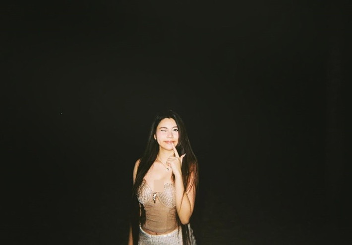 Sự thay đổi về phong cách của Hạt Dẻ phản ánh quá trình trưởng thành tự nhiên, đồng thời cho thấy nỗ lực xây dựng hình ảnh cá nhân. Ảnh: Instagram Mai Thảo Ngọc.