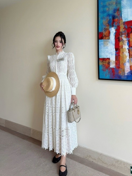 Hình ảnh Ý Nhi sành điệu, xinh đẹp như tiểu thư nhanh chóng gây chú ý. Ảnh: FB Ý Nhi.