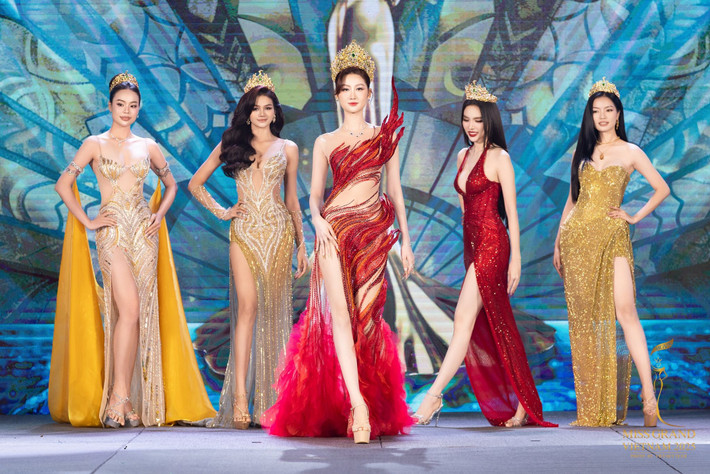 Nàng hậu khẳng định, cô sẽ tiếp tục giữ vững tinh thần cầu tiến để không ngừng học tập, tiếp nhận những góp ý của mọi người và trở thành phiên bản tốt hơn của mình từng ngày.