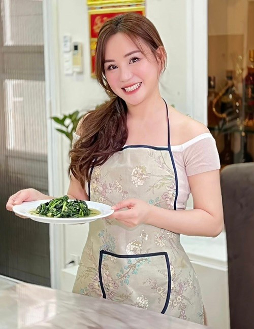 Vy Oanh khéo chăm sóc con, nấu ăn. Ảnh: FB Vy Oanh.