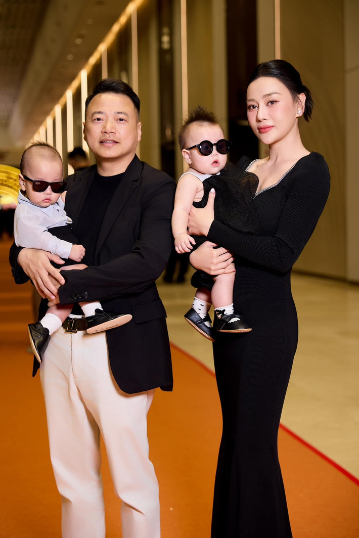 Nữ diễn viên phim Hương vị tình thân từng tiết lộ phản ứng của Shark Bình trước các cảnh quay tình cảm giữa cô và bạn diễn.