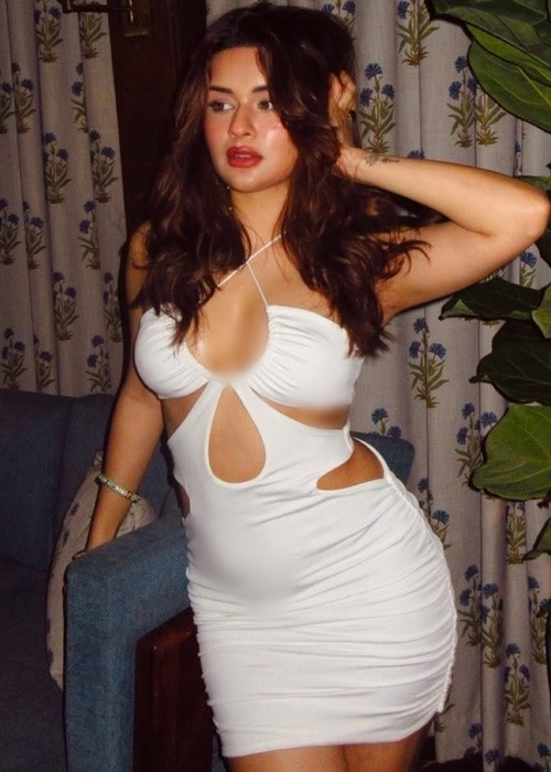 Nữ diễn viên phim Vạn dặm yêu em là vũ công, bắt đầu đóng phim từ năm 9 tuổi. Ảnh: Instagram Avneet Kaur.