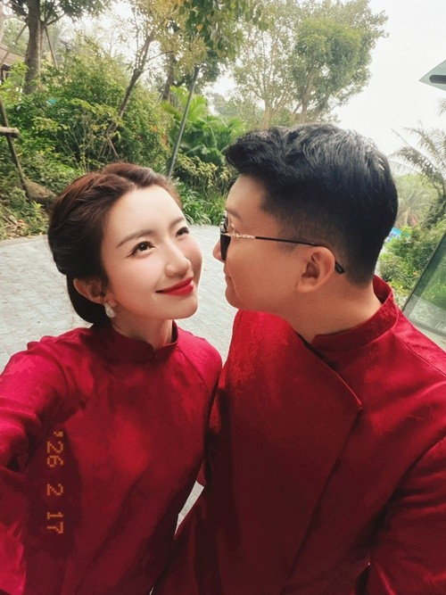 Ngọc Huyền được chồng ủng hộ đóng phim. Năm 2025, cô tái xuất màn ảnh nhỏ sau 1 năm lập gia đình khi tham gia phim "Dịu dàng màu nắng".