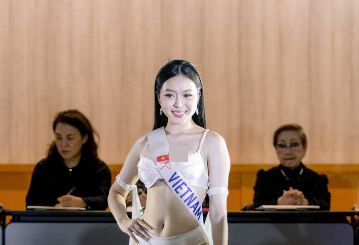 Trong bán kết Miss International 2025, Kiều Duy trình diễn tốt trong phần thi trang phục áo tắm, trang phục dạ hội và thuyết trình. Ảnh: Miss International 2025.