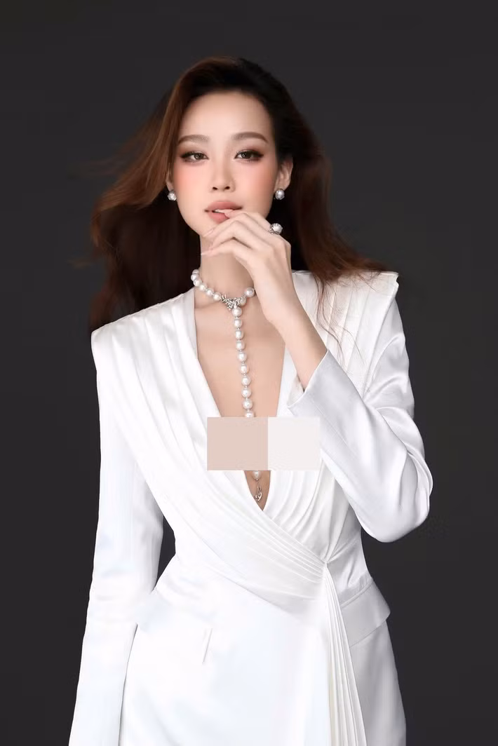 Bảo Ngọc chia sẻ trên Tiền Phong, trước khi quyết định nhận lời tham dự Miss World, cô đã nhắn hỏi ý kiến từ tổ chức Hoa hậu Liên lục địa và nhận được đồng cảm, cổ vũ. Ảnh: FB Bảo Ngọc.