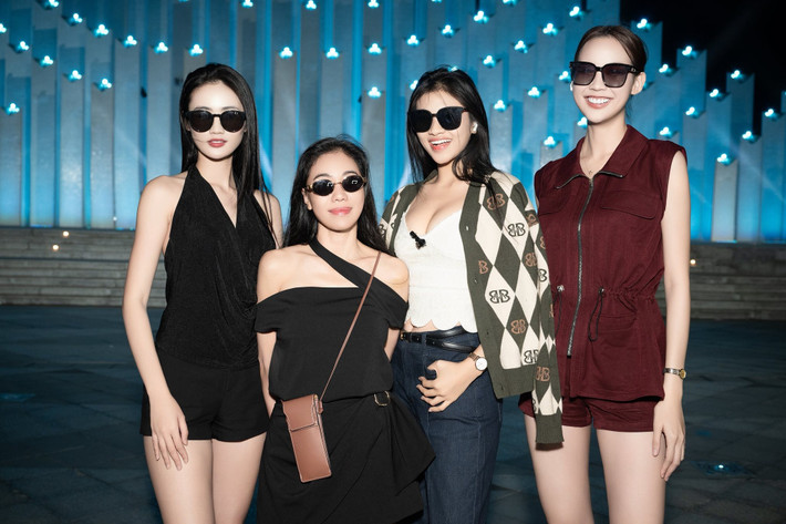 Ý Nhi nhắn nhủ các thí sinh Miss World Vietnam 2025: "Nhi xin gửi lời chúc đến các bạn thí sinh sẽ thật bình tâm, vững vàng với những lý tưởng của mình và thật tỏa sáng trong hành trình sắp tới tại Miss World Vietnam 2025", cô viết.