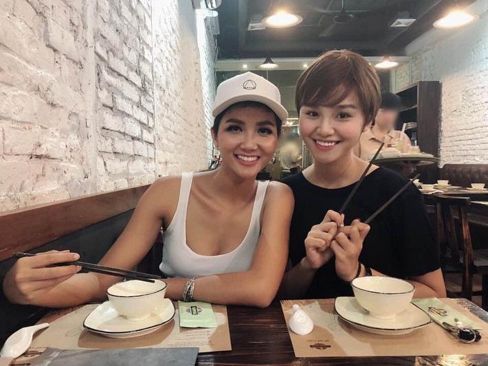 2 mỹ nhân Việt là đối thủ của nhau ở Hoa hậu Hoàn vũ Việt Nam 2017. Ảnh: FB Lê Thu Trang.