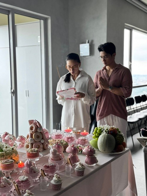 Ngô Thanh Vân và Huy Trần vừa mừng con gái đầu lòng Gạo tròn 1 tháng tuổi. Bữa tiệc diễn ra tại nhà riêng của cặp đôi. Ngô Thanh Vân còn dành lời ngọt ngào cho Huy Trần. Ảnh: FB Ngô Thanh Vân.