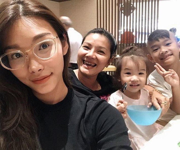 Kiều Trinh có 2 cô con gái và 1 cậu con trai. Ảnh: Người Đưa Tin.