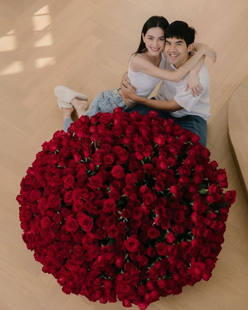 Ter Chantavit còn dành nhiều có cánh cho Mai Davika. Cách đây không lâu, anh nhắn nhủ bạn gái: "Tình yêu của chúng ta ngày càng lớn dần. Bây giờ anh không thể tưởng tượng được mình sẽ ra sao nếu không có em. Anh sẽ làm mọi thứ để em được vui vẻ mỗi ngày". Ảnh: Instagram Ter Chantavit.