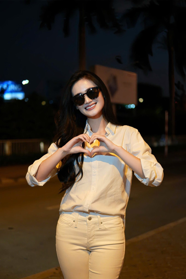 Ý Nhi bày tỏ: "Dù đi xa đến đâu, bình yên nhất vẫn là khi trở về nhà". Ảnh: FB Phạm Kim Dung.