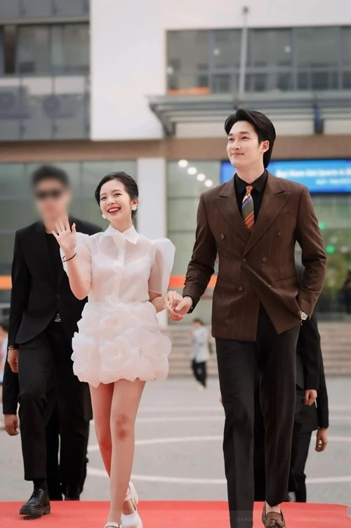 Cặp đôi chưa tiết lộ thời gian cụ thể về đám cưới. Ảnh: Saostar.