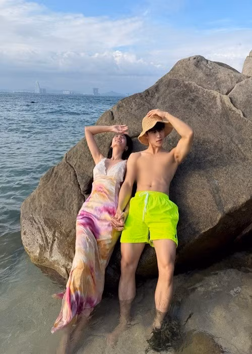 Đầu tháng 11, bạn trai Quỳnh Anh chia sẻ loạt ảnh du lịch. Ảnh: FB Neyun.