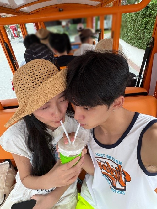 Quỳnh Anh và Neyun có nhiều khoảnh khắc tình tứ trong chuyến nghỉ dưỡng. Ảnh: FB Neyun.