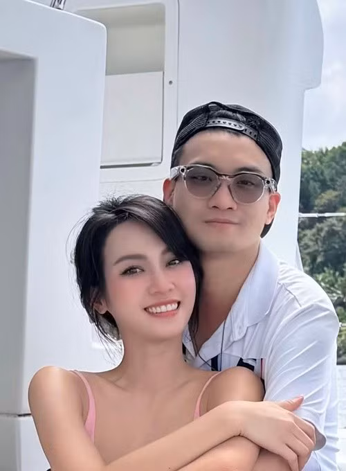 Đăng ảnh bên Vũ Thúy Quỳnh, Đức Phạm chú thích: "Yêu em". Ảnh: FB Đức Phạm.