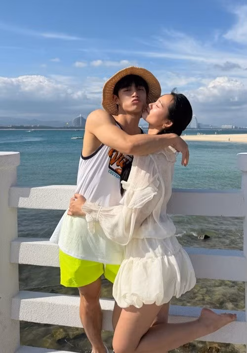 Neyun liên tục công khai hình ảnh hẹn hò Quỳnh Anh. Ảnh: FB Neyun.