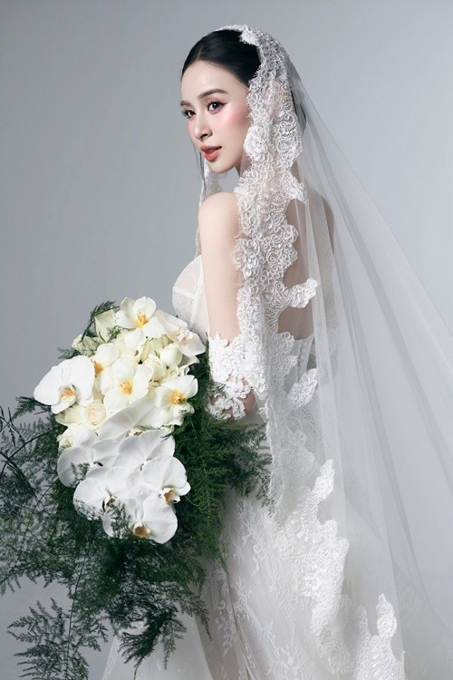 Hương Liên đẹp không tỳ vết khi khoác lên mình chiếc váy cưới. Ảnh: Instagram Hương Liên.