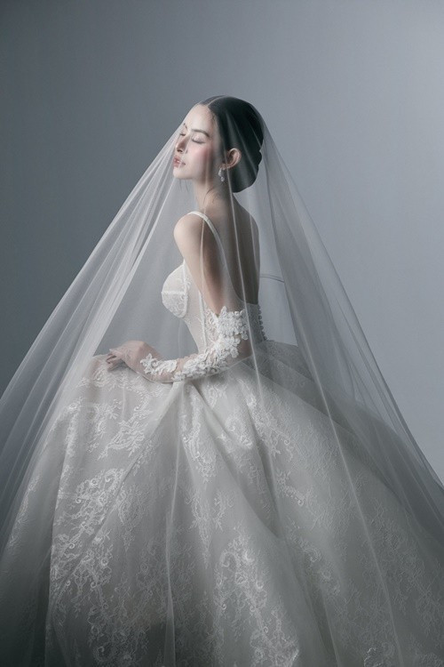 Theo Vietnamnet, Hương Liên từng chia sẻ rằng chồng cô tên Lê Minh Trung, đang công tác tại một cơ quan nhà nước. Ảnh: Instagram Hương Liên.