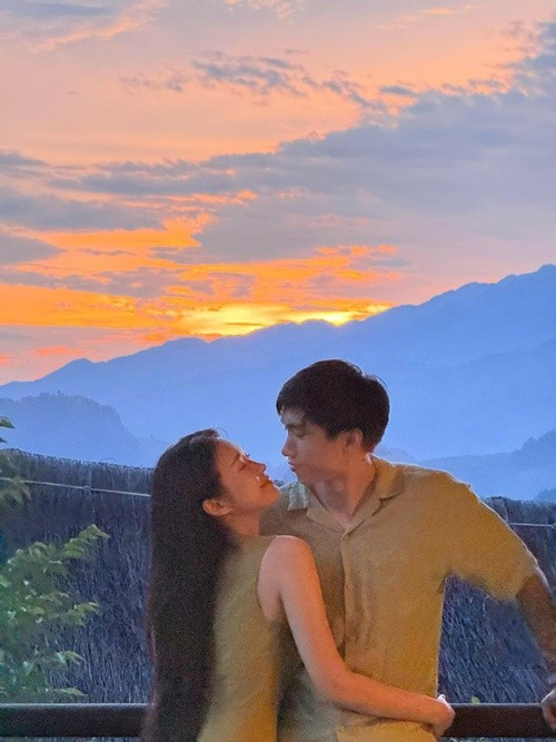 Mỗi lần xuất hiện cùng nhau, vợ chồng Doãn Hải My tạo thiện cảm bởi sự thoải mái, tự nhiên và những cử chỉ quan tâm dành cho đối phương.