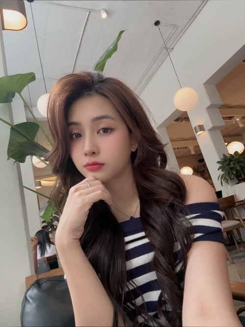 Phía Thiên An còn khẳng định, nữ người mẫu chưa nhận được bất cứ văn bản nào từ tòa án liên quan đến thụ lý vụ việc nghệ sĩ Jack -J97 đã nộp đơn khởi kiện Thiên An tại Tòa án có thẩm quyền. “Khi có yêu cầu, bà Thiên An sẽ hợp tác cũng như đệ trình đầy đủ các chứng cứ để bảo vệ quyền lợi chính đáng cho mình và con gái tại Tòa án có thẩm quyền”, phía Thiên An chia sẻ. Ảnh: FB Thiên An.