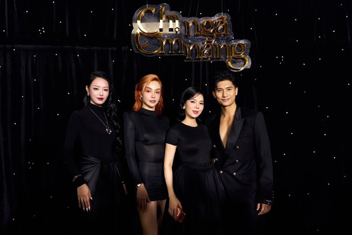 "Hôm nay ra rạp xem ủng hộ chàng. Xem mà tôi không nhận ra luôn, ngỡ ngàng", Lệ Quyên viết trên trang cá nhân. Ảnh: FB Lệ Quyên.