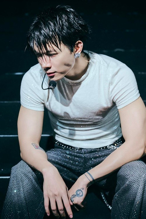 Anh Tú điển trai, thần thái chuẩn thần tượng Hàn Quốc. Ảnh: FB Anh Tú.