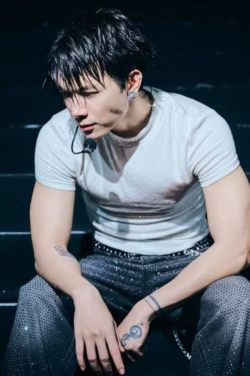 Anh Tú điển trai, thần thái chuẩn thần tượng Hàn Quốc. Ảnh: FB Anh Tú.