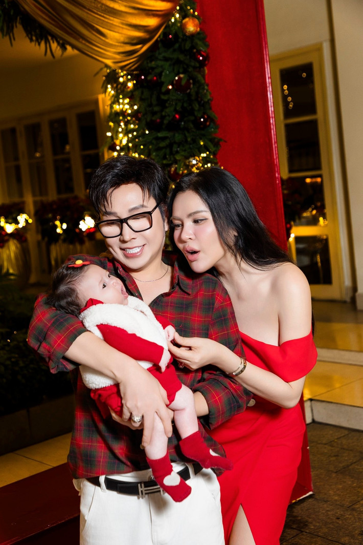 Nhóc tỳ nhà Phương Lê sở hữu làn da trắng hồng, gương mặt xinh xắn với đôi mắt to, long lanh. Ảnh: FB Thụy Yên.